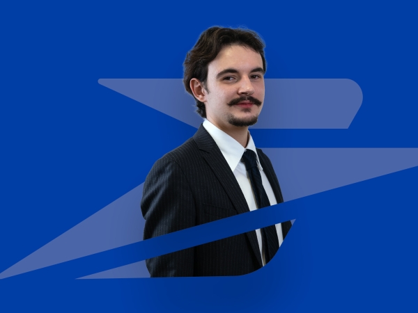 Découvre le profil d’Hugo, Conseiller bancaire de proximité en alternance