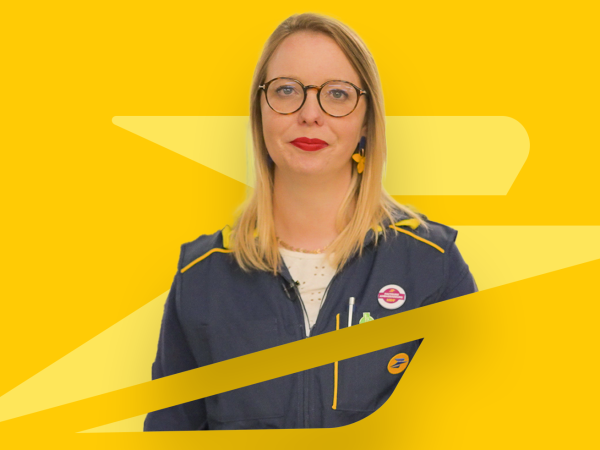 Découvrez le portrait de Virginie, Factrice Guichetière