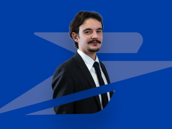 Découvrez le métier de Pauline, Product Manager au sein du Groupe La Poste. 